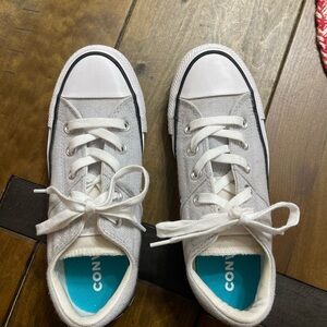 Women’s size 6 Converse